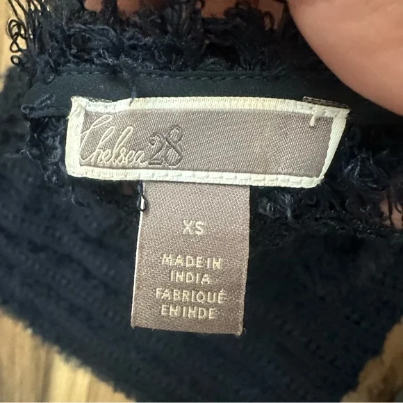 Chelsea28 Navy Cold Shoulder Fringe Blouse Textured Boho Top Round Neck Size XS - Picture 5 of 8